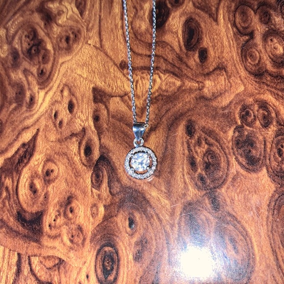 💎HOST PICK 💎🥹 CIRCLE FAKE DIAMOND THIN CHAIN NECKLACE 💎⛓️ - Picture 4 of 12